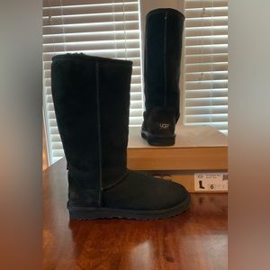 UGG Classic Tall Boot: Black, Size 6 WMNS